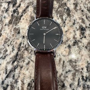Daniel Wellington Sheffield Classic B4056 dress watch